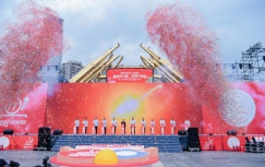 国际乒联成立100周年“国球进公园·百园齐挥拍”暨2026年世界乒乓球日贵阳主会场活动盛大启幕