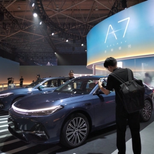 8.18万元起售，吉利银河A7正式上市!“五大颠覆”重新定义电混家轿新标准