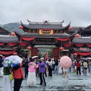 剑河仰阿莎温泉小镇欧秀苗城开启全域沉浸式剧本游